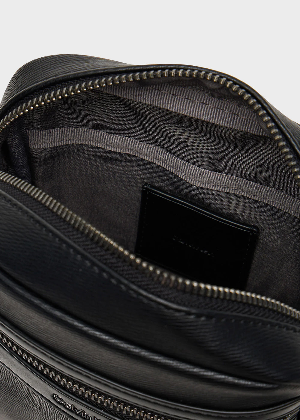 Textured zip-up reporter bag