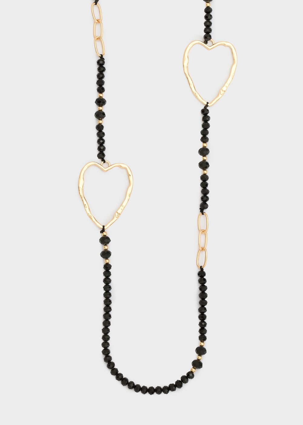 Collana lunga con perline e cuori