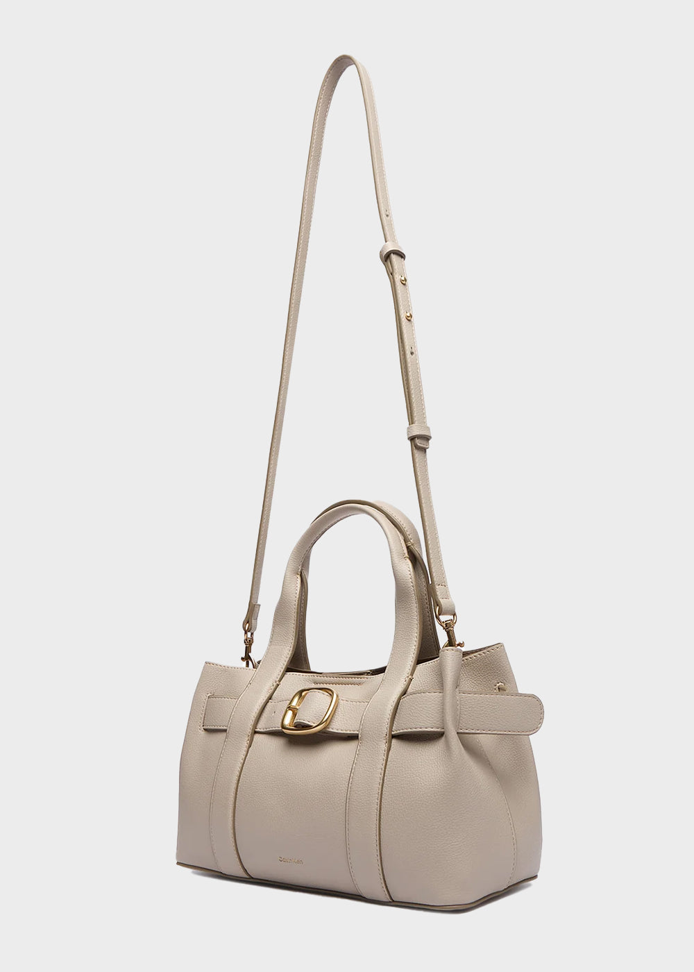 Handbag with shoulder strap and magnetic closure