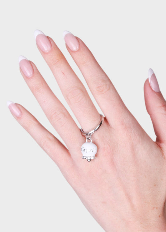 Anello in Acciaio color argento con campanella bianca con scritta Capri