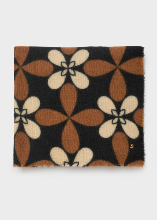 Wide scarf with floral pattern
