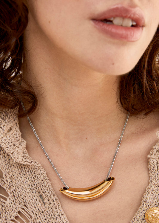 NECKLACE WITH TUBE ELEMENT