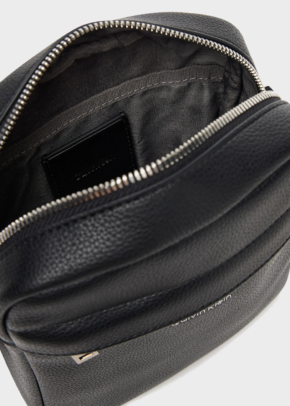 Micro hammered reporter bag with zip