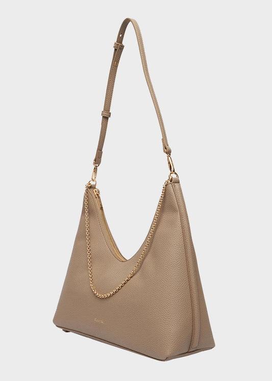 Borsa hobo con catena martellata a ciottoli