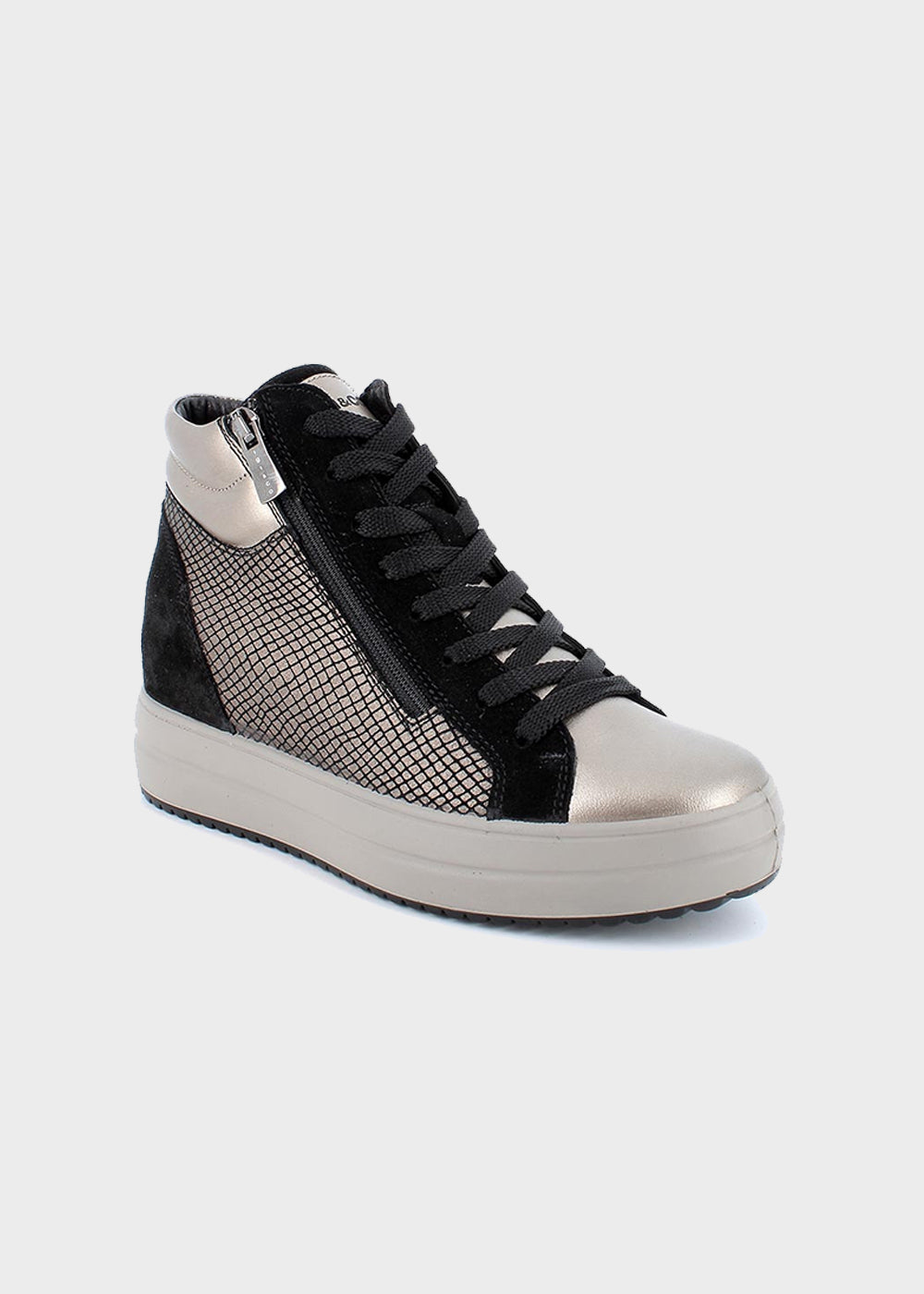 Ankle boots with internal wedge