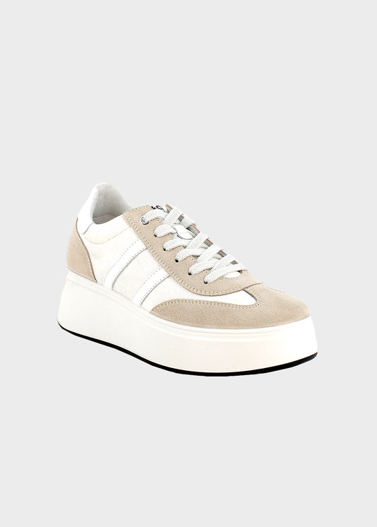 Scarpe con zeppa e lacci