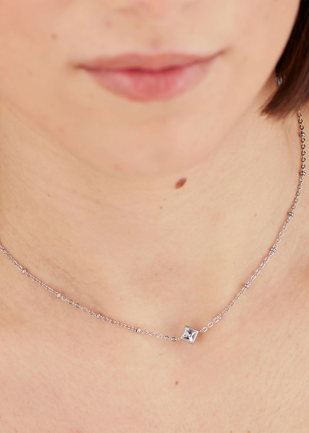 Collana Luce girocollo in acciaio con pietra centrale