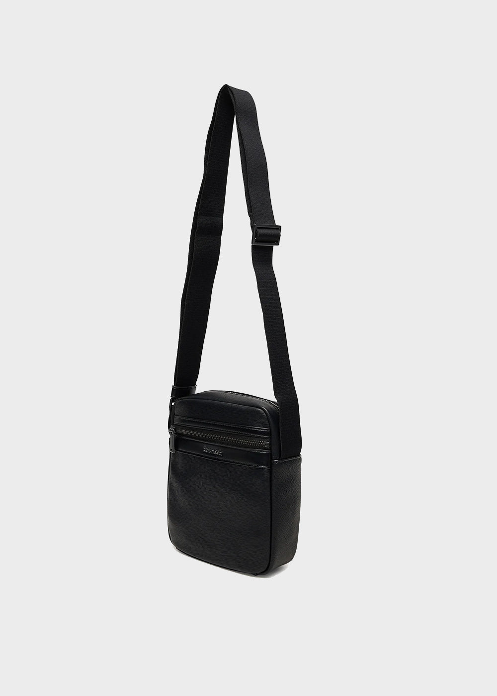 Textured zip-up reporter bag
