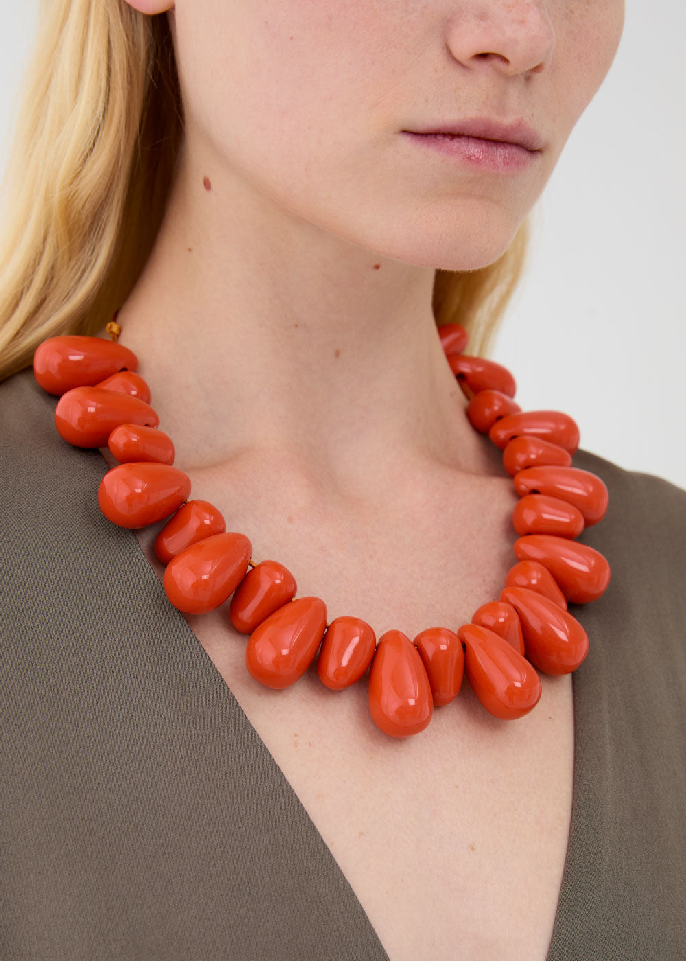 Collana Zuri in resina a goccia