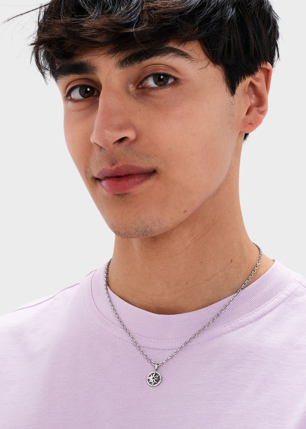 Collana Nautika in acciaio con pendente rosa dei venti e zircone blu