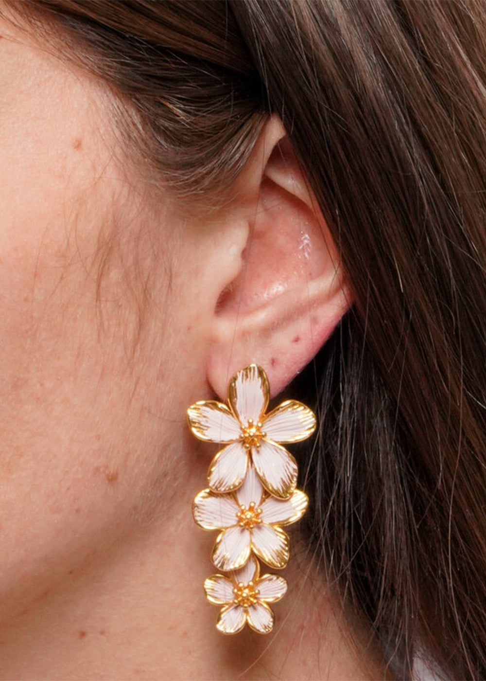 Orecchini pendenti in Metallo color oro con fiori rosa