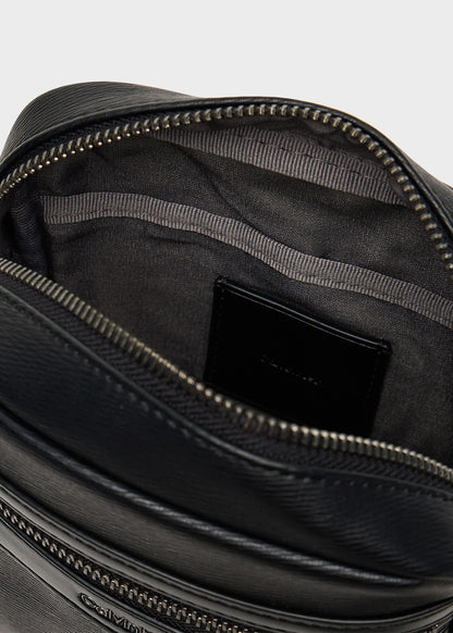 Textured zip-up reporter bag