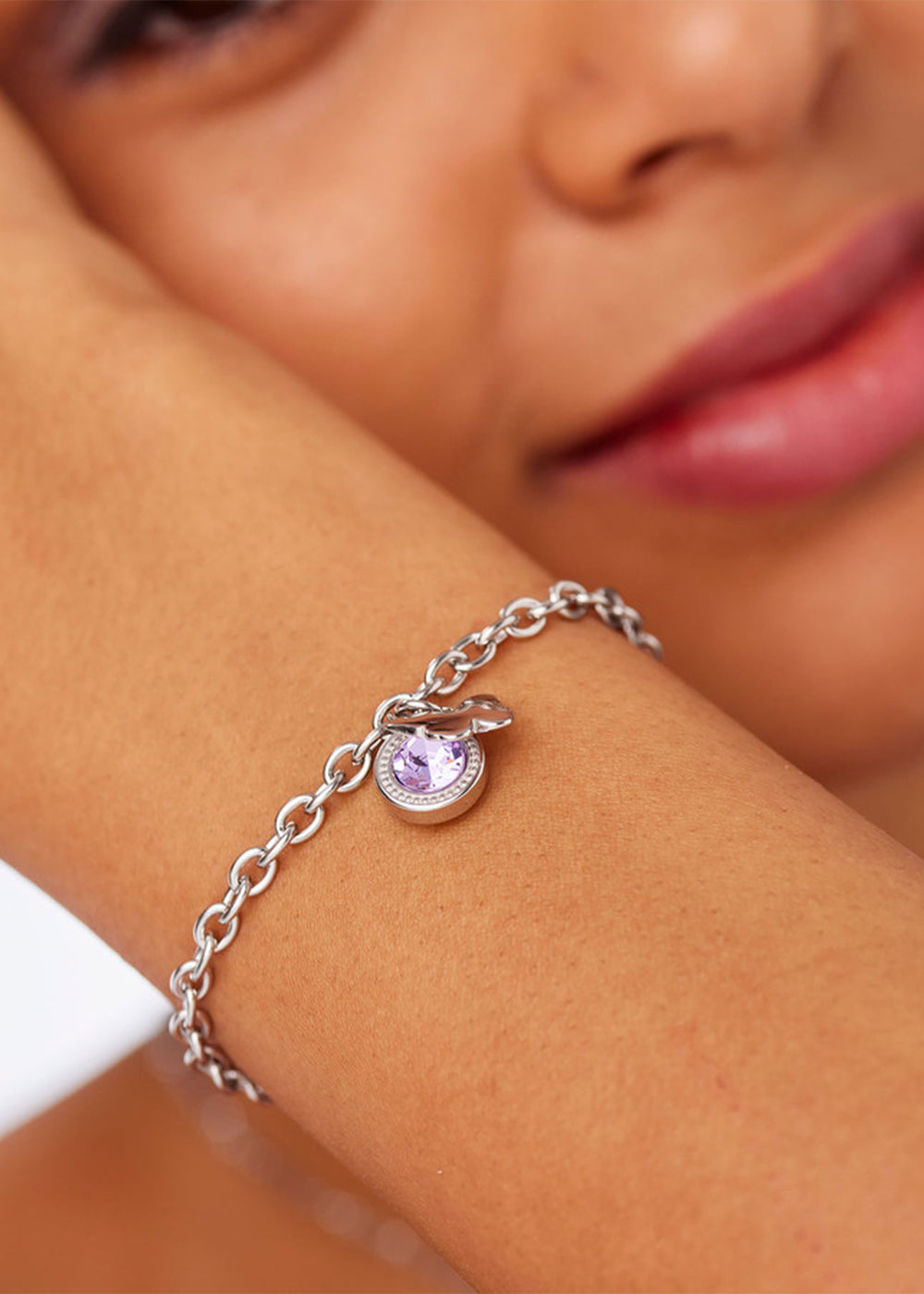 Bracciale catena Lucky Light in acciaio con cristallo viola e pendente a forma di farfalla