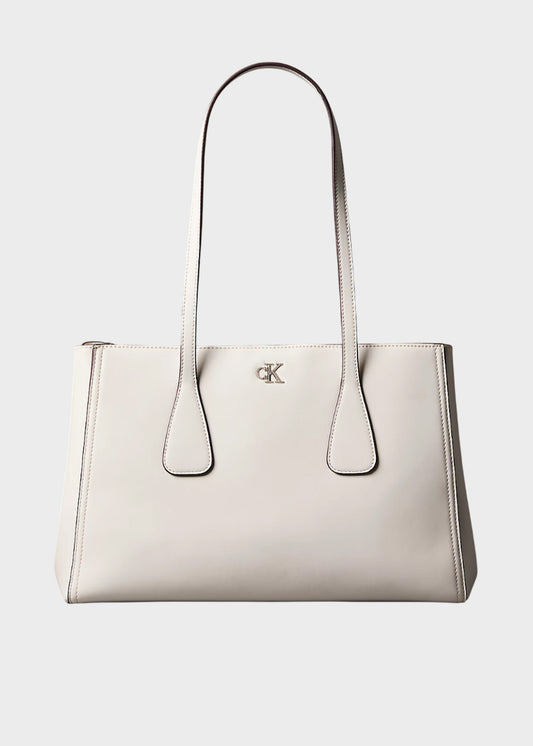 Borsa a spalla con logo metallico