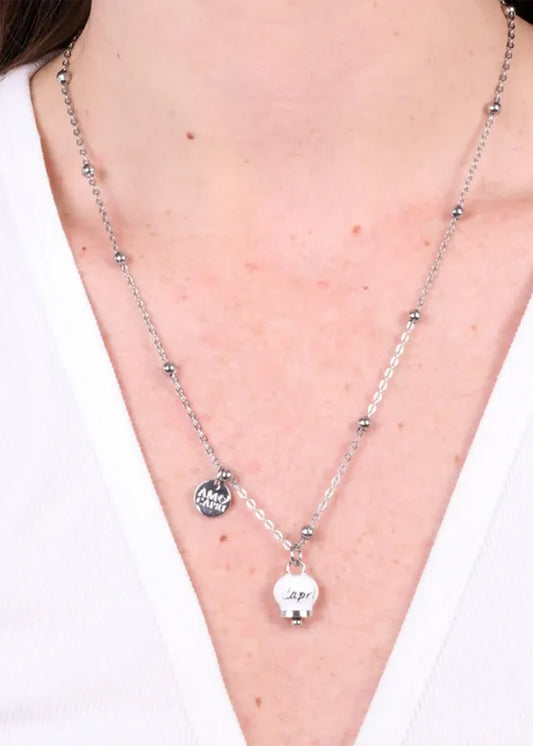 Collana in Acciaio color argento con campanella pendente bianca con scritta Capri