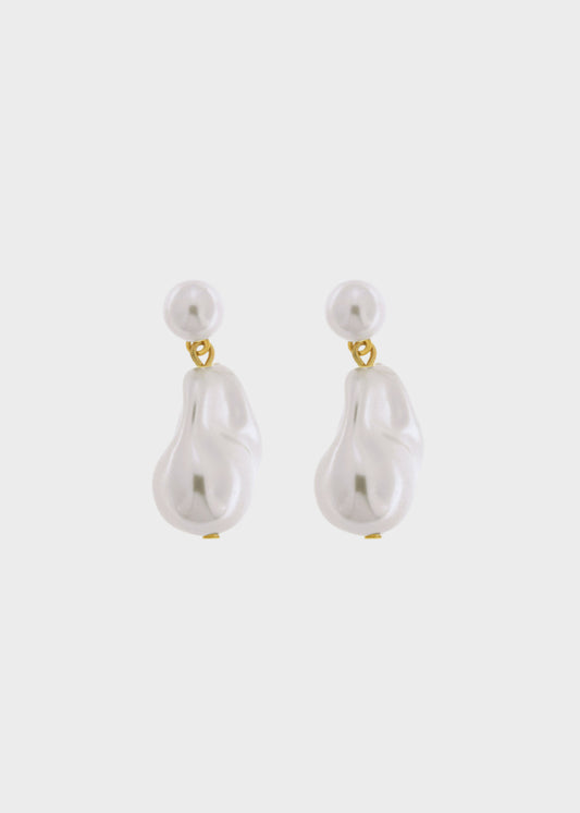 Orecchini in Metallo color oro con perla irregolare