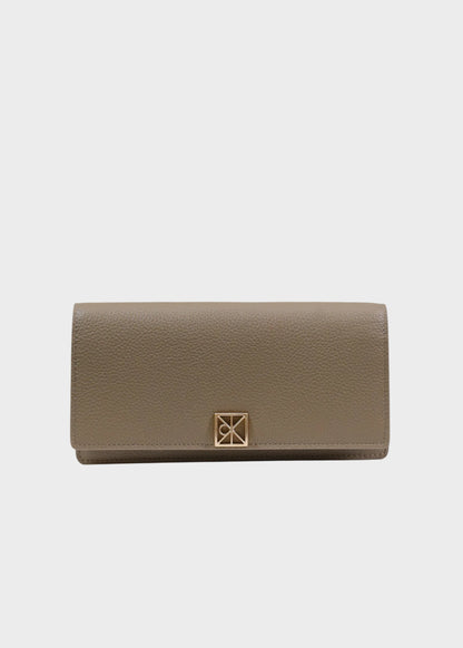 Portafogli con pattina, zip interna e logo metallico