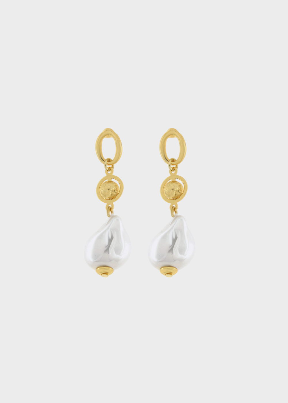 Orecchini in Metallo color oro con perla irregolare e sfera