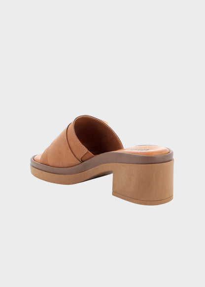 Pantofola in pelle scamosciata con tacco (5 cm)