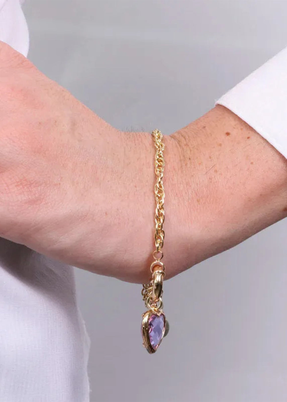 Bracciale in Metallo color oro con cuore lilla