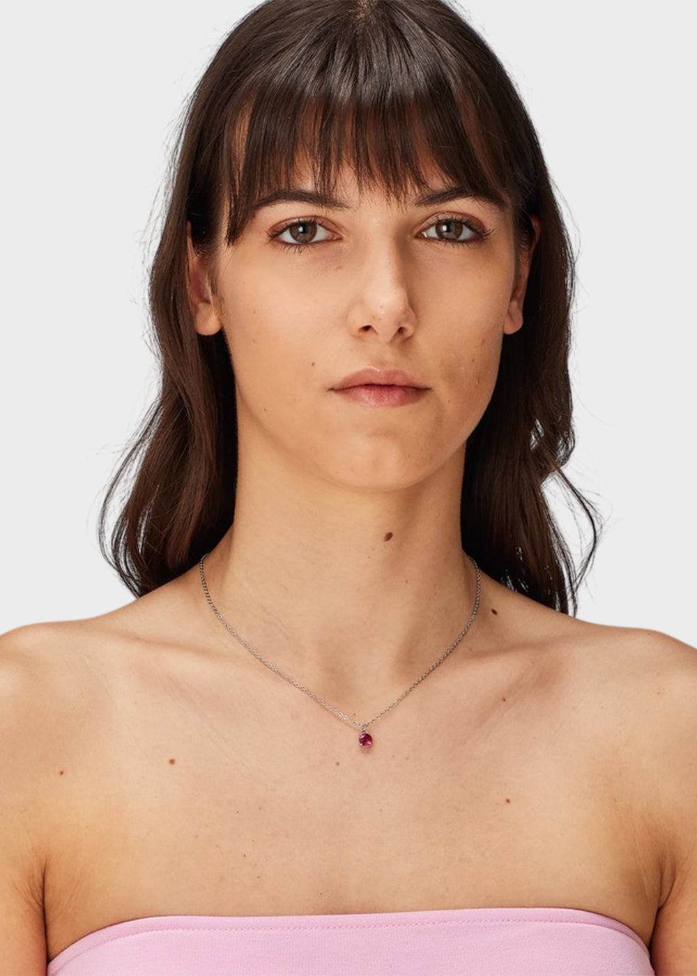 Collana Dazzly girocollo in acciaio e pendente centrale con pietra magenta
