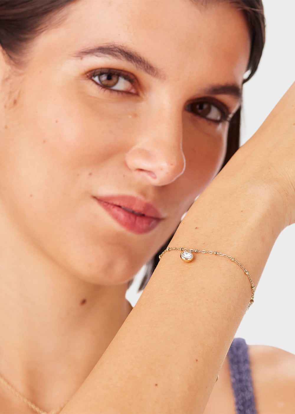Bracciale Aurora in acciaio con finitura pvd oro 14K e cristallo pendente