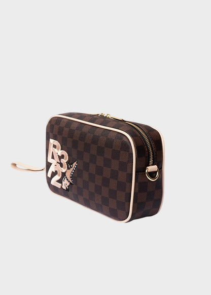 Pochette con manico da polso e tracolla, logo ricamato frontale e trama a scacchi