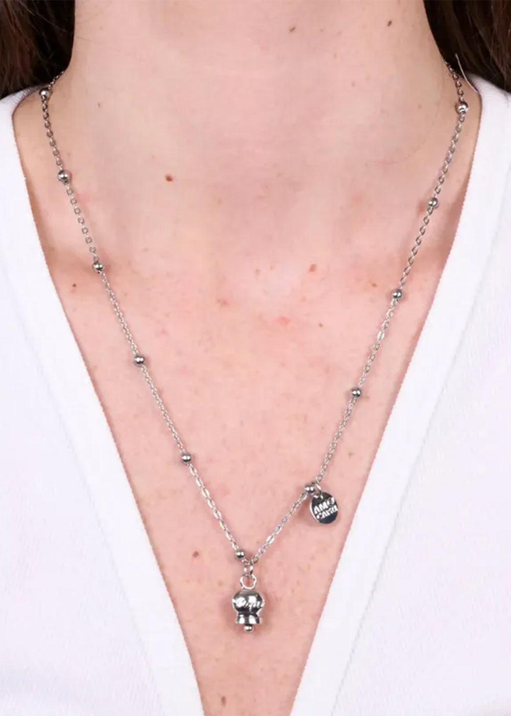 Collana in Acciaio color argento con campanella pendente argento con scritta Capri