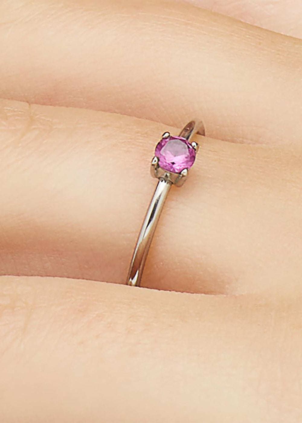 Anello regolabile Dazzly in acciaio con pietra rosa