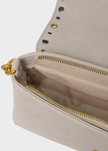 Borsa a tracolla Daisi con pattina e borchie frontali