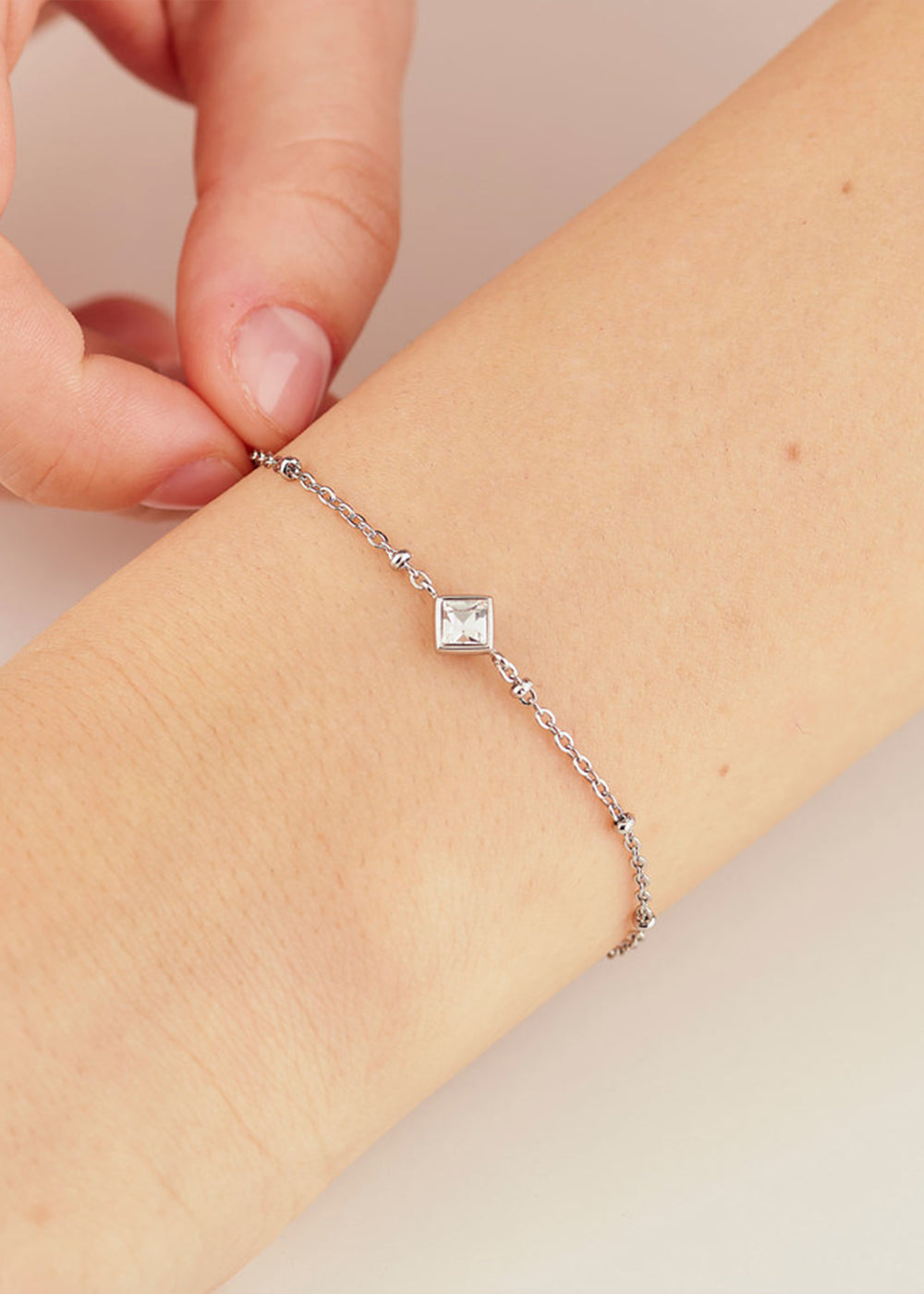 Bracciale Luce in acciaio con cristallo centrale