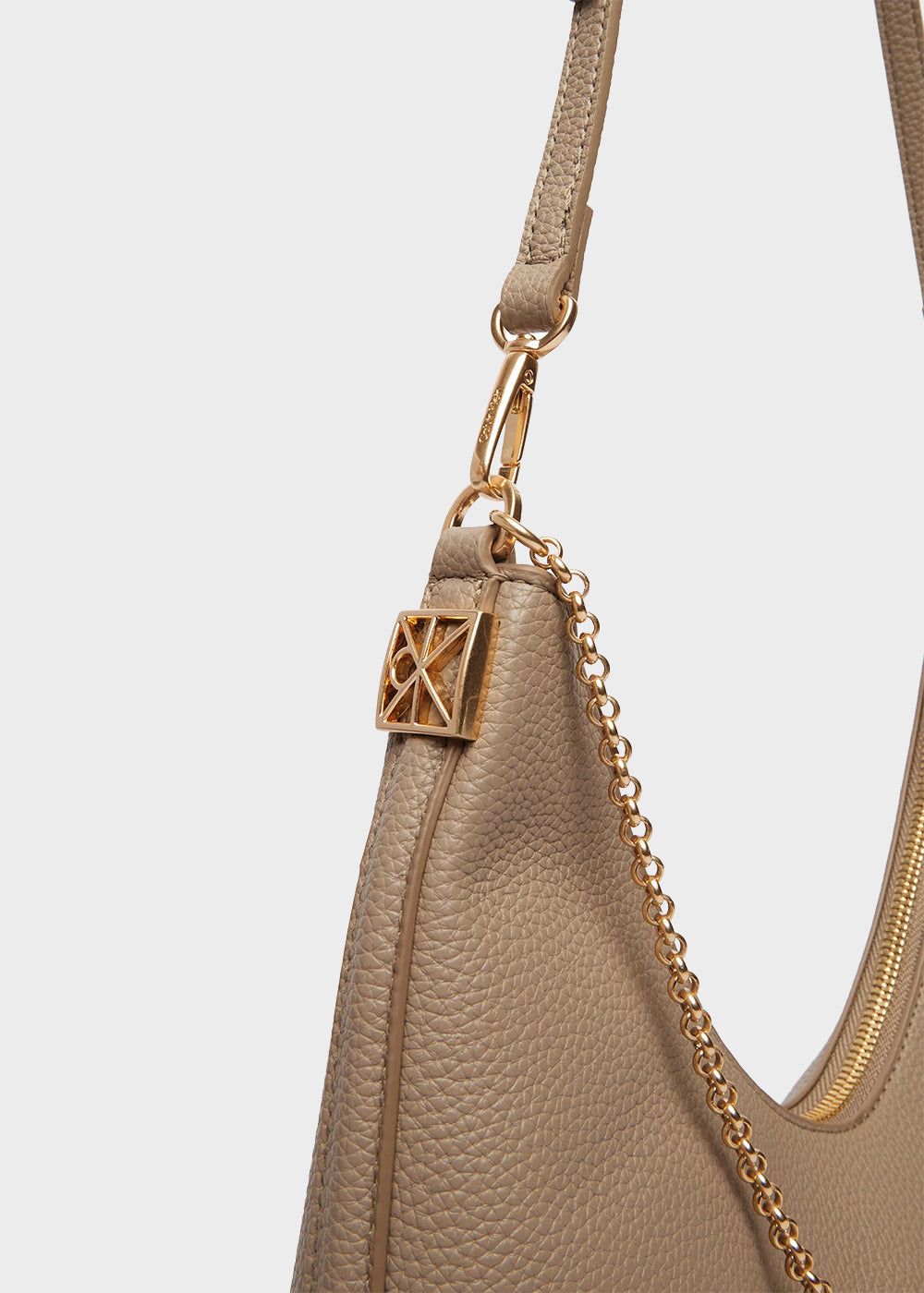 Borsa hobo con catena martellata a ciottoli-4