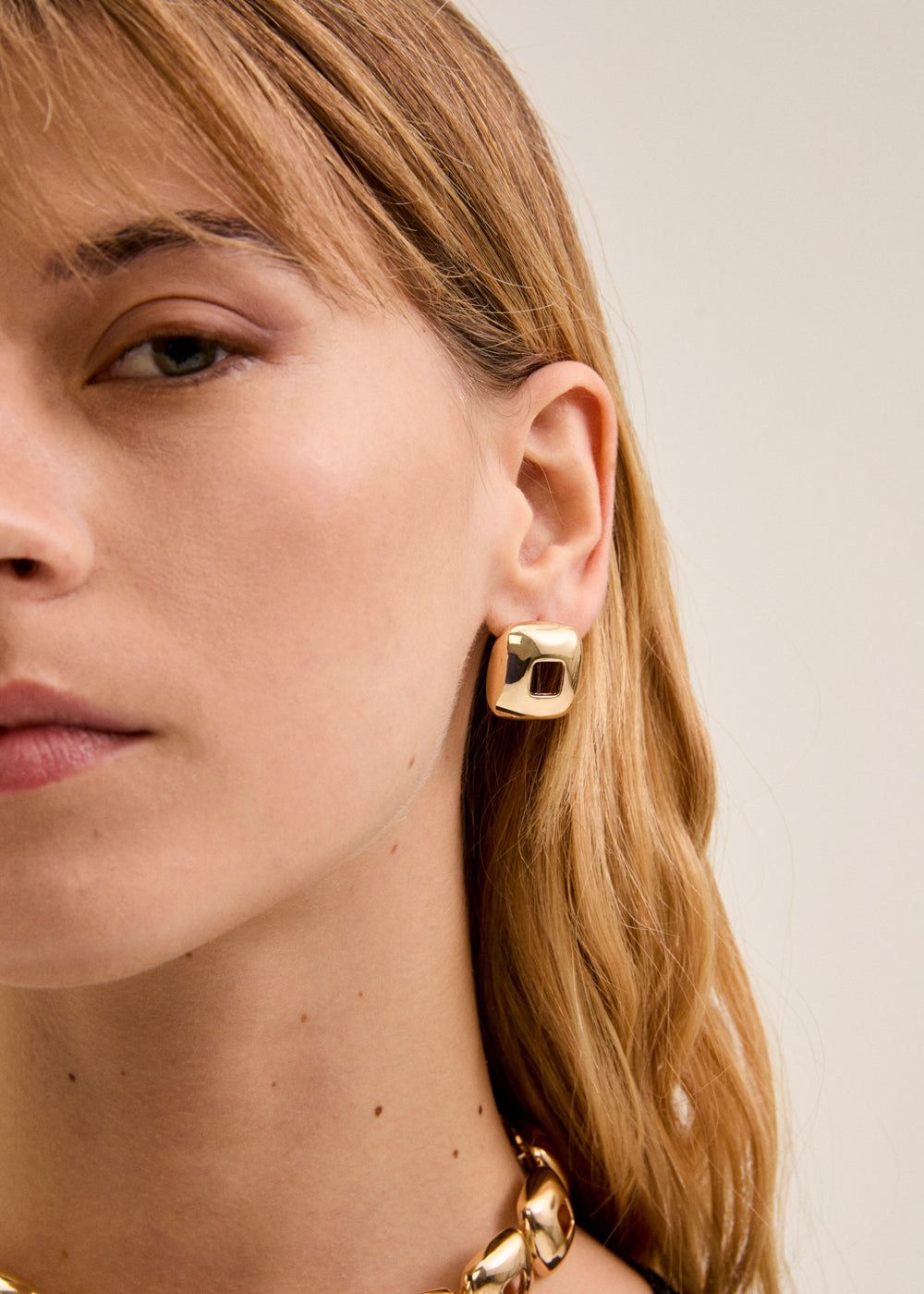 Square stud earrings