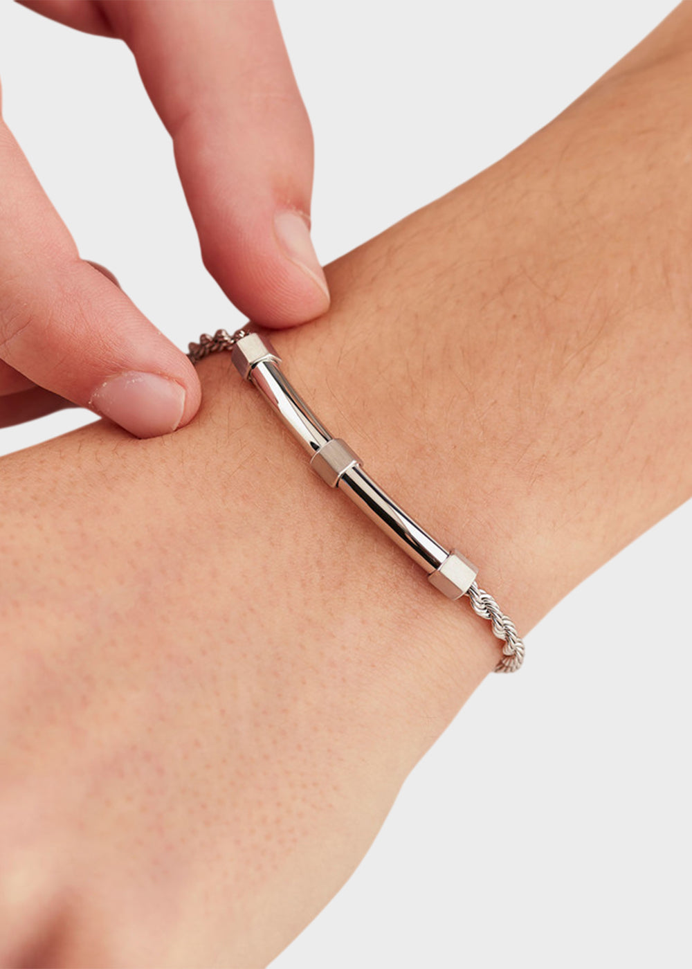 Bracciale Bound in acciaio con catena torchon e centrale con dettagli satinati