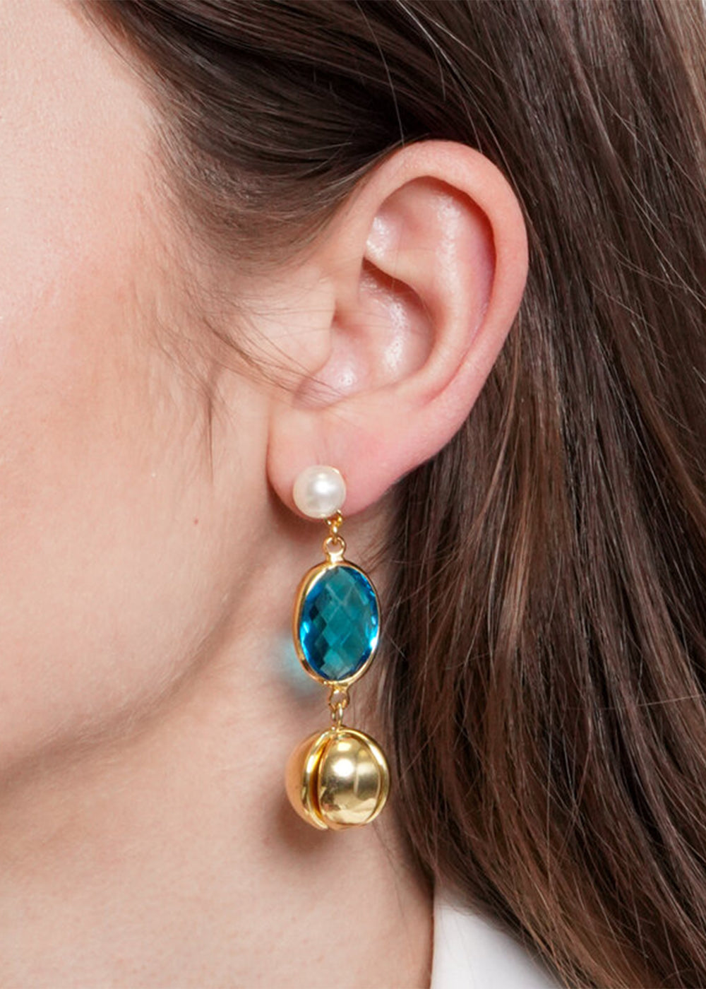 Orecchini pendenti in Metallo color oro con pietre azzurre e sfere