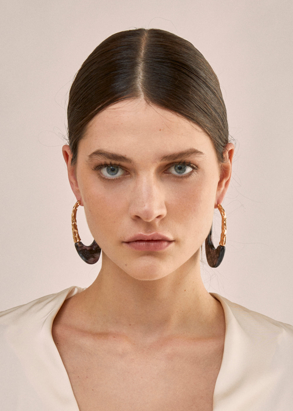 NICKY OVAL EARRINGS