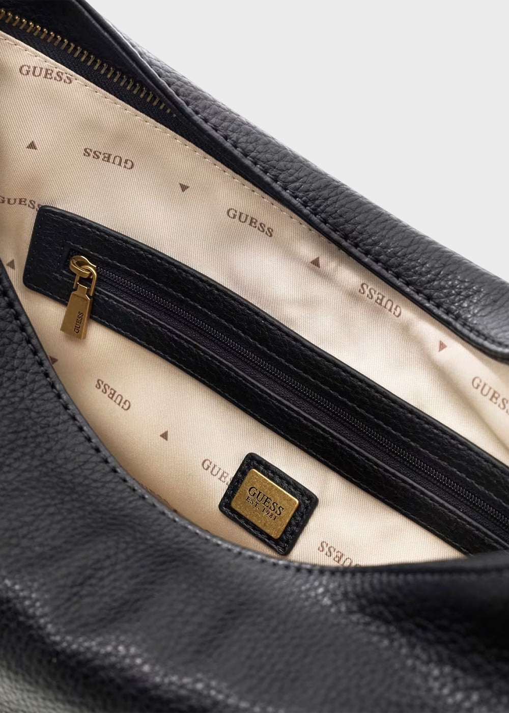 Borsa a spalla Camden con logo metallico-6