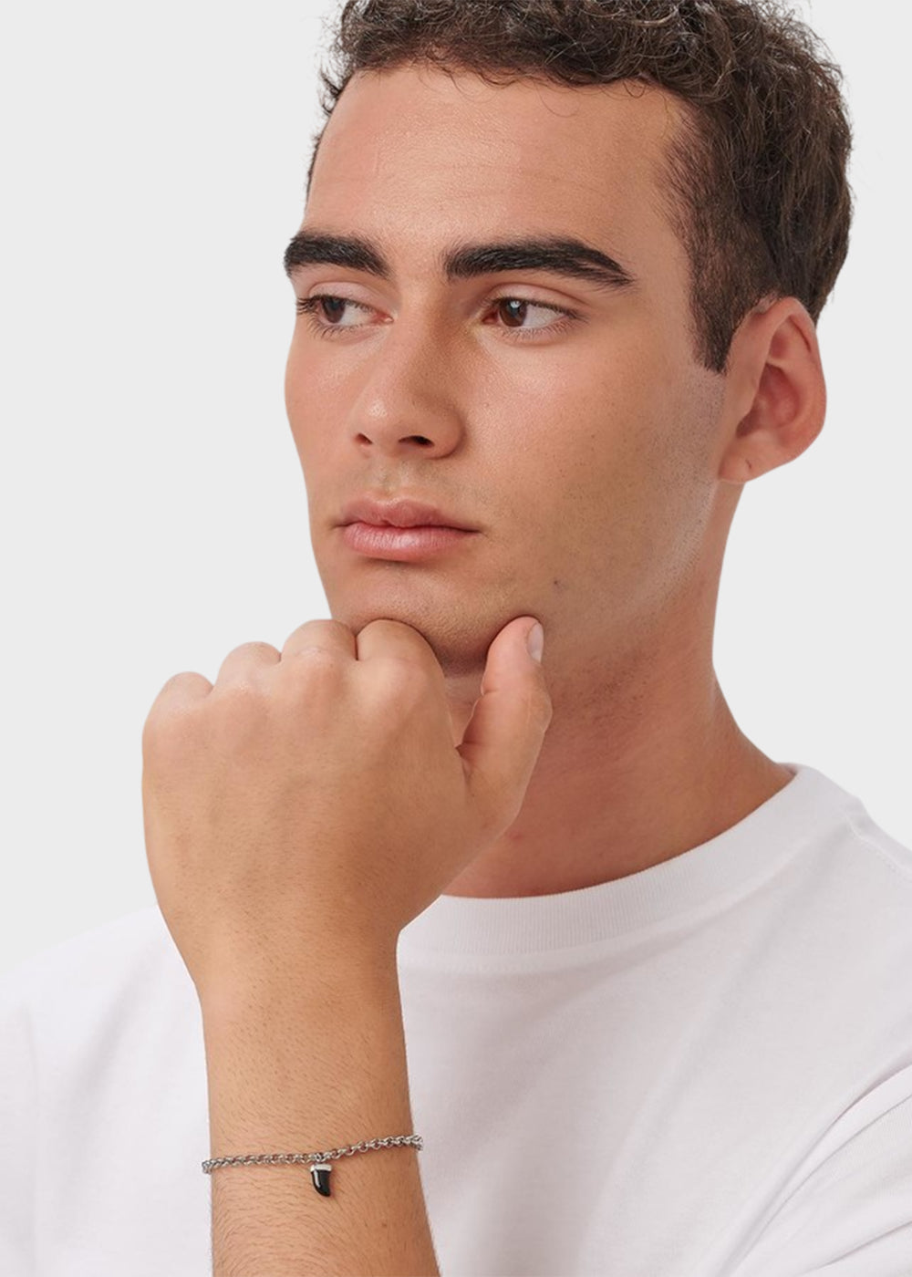 Bracciale Charisma in acciaio con pendente a forma di dente di squalo e smalto nero