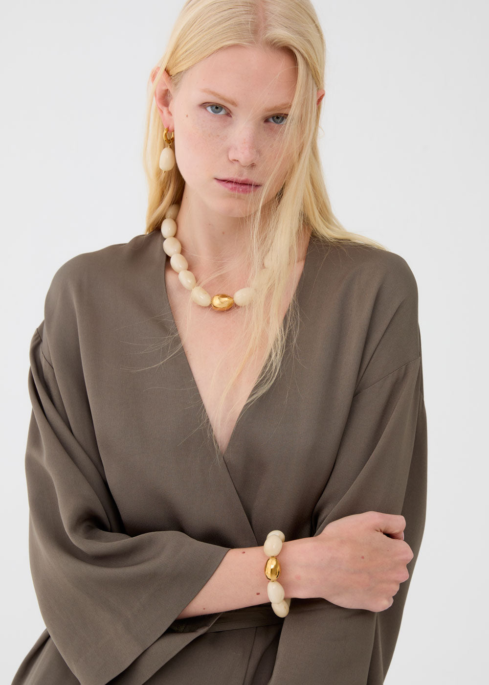 Collana chiara girocollo bianca