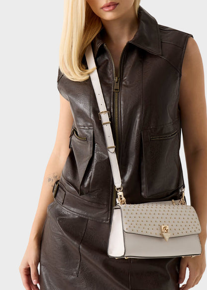 Borsa a mano con tracolla Patsie con borchie