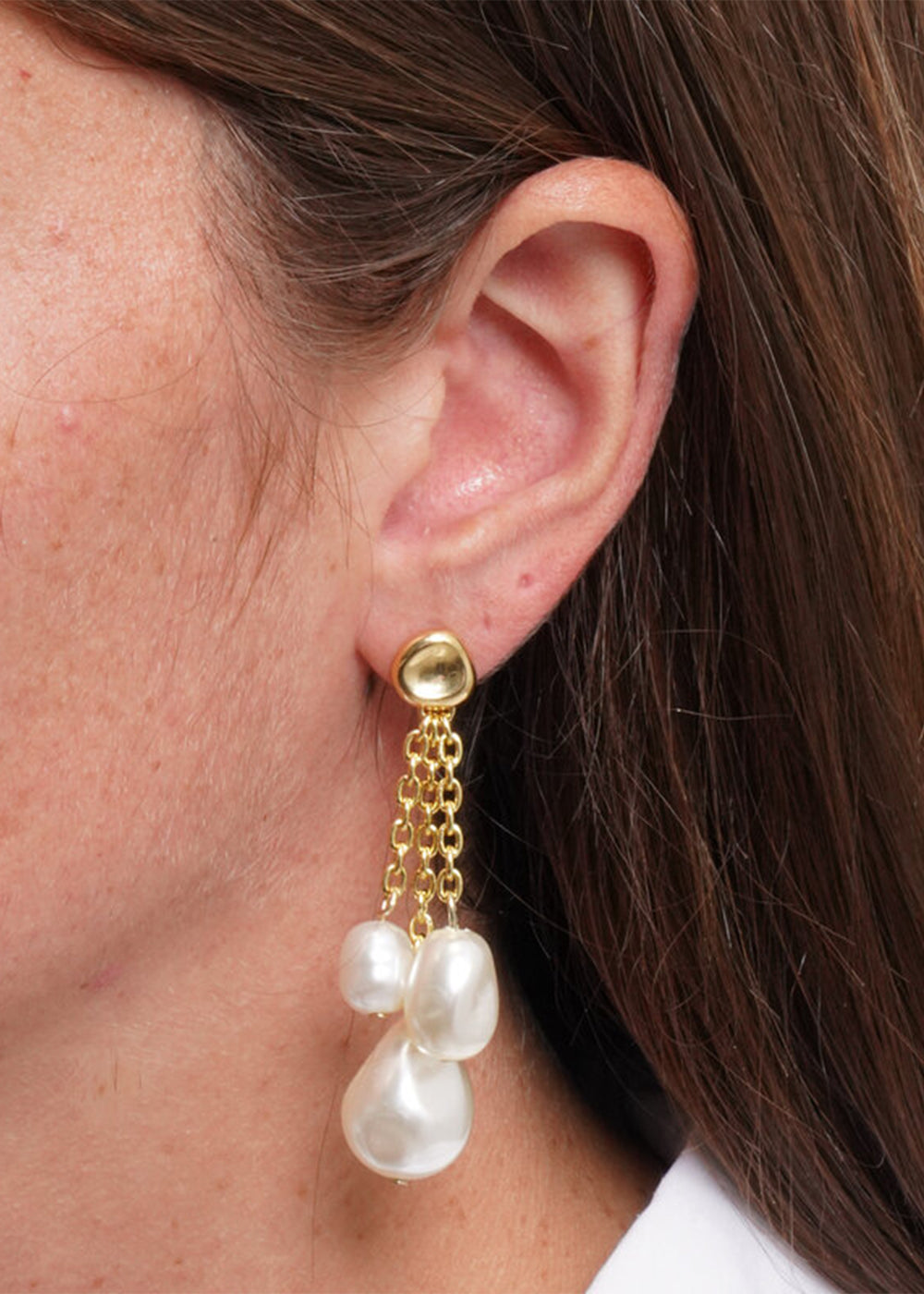 Orecchini pendenti in Metallo color oro con perle irregolari