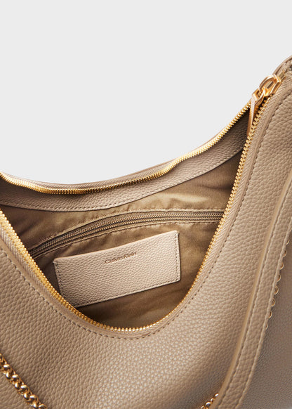 Borsa hobo con catena martellata a ciottoli