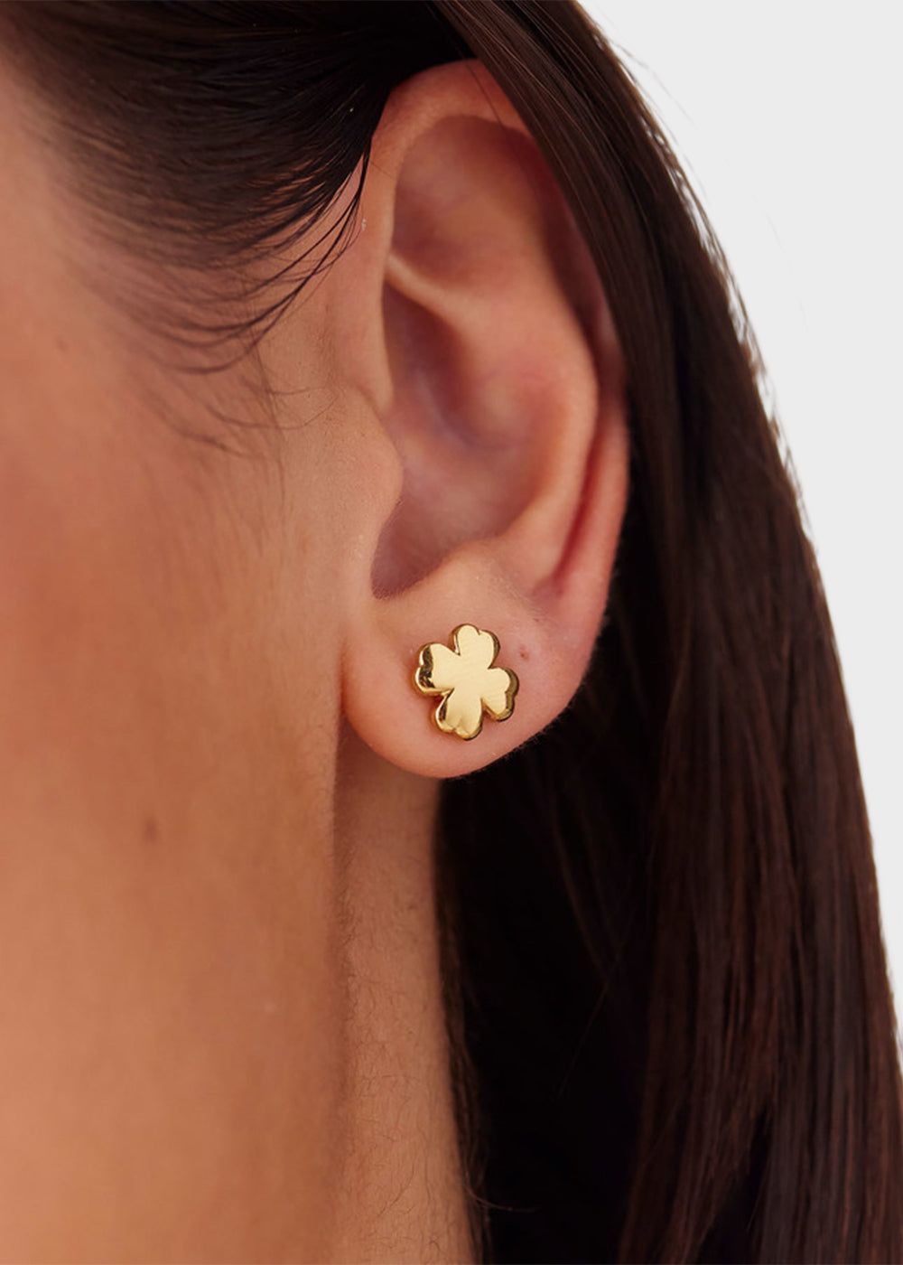 Orecchini Click in acciaio con finitura pvd oro 14K, a forma di quadrifoglio