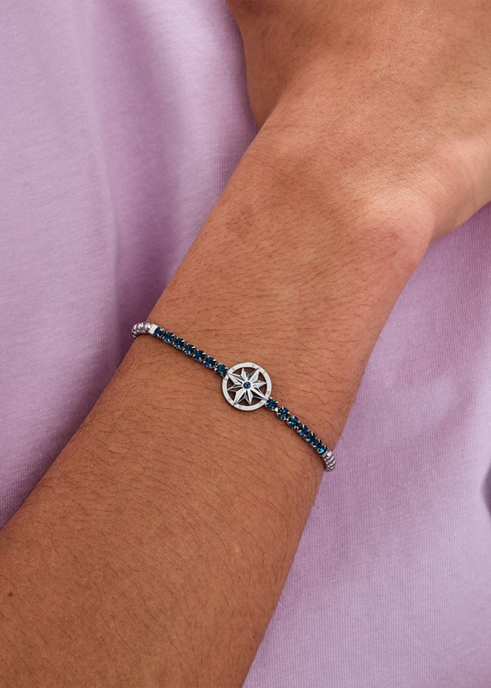 Bracciale Nautika in acciaio con centrale rosa dei venti e zirconi blu