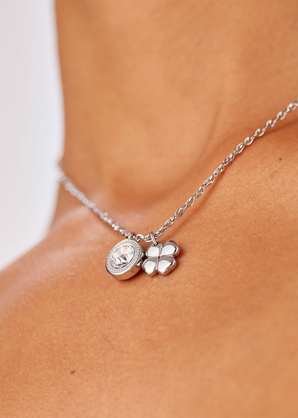 Collana Lucky Light girocollo in acciaio con cristallo e pendente a forma di quadrifoglio