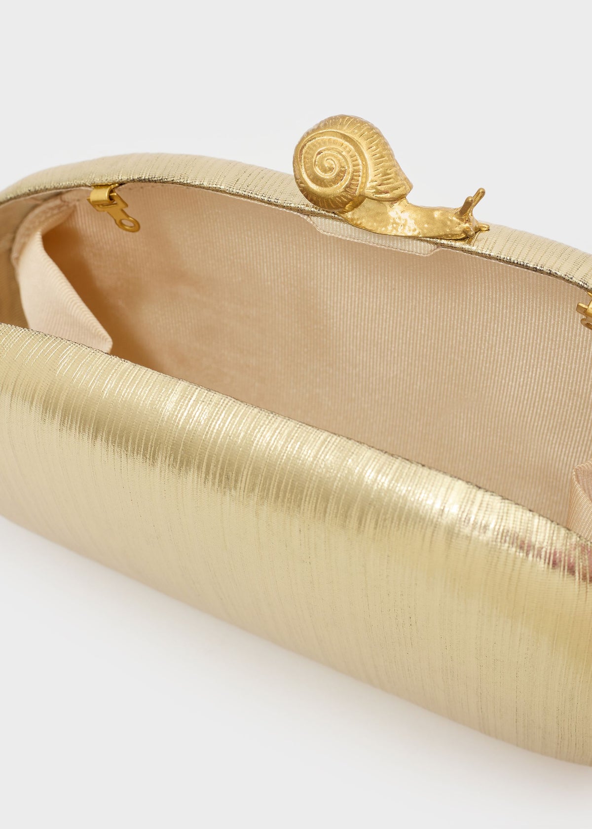 Clutch Zahra con chiusura Chiocciola e tracolla a catena