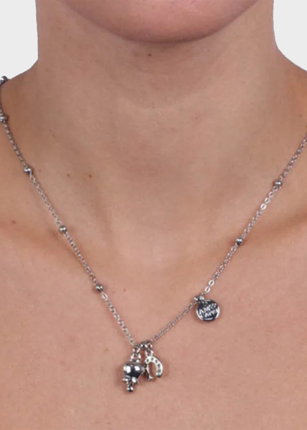 Collana in Metallo color argento con campanella e ferro di cavallo