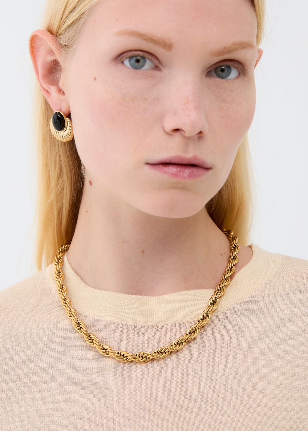 Collana con catene intrecciate in acciaio