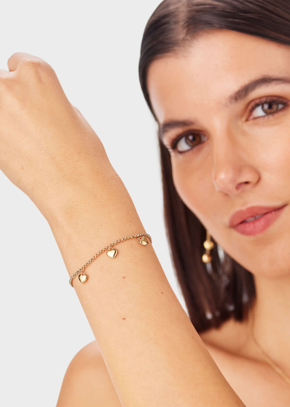 Bracciale Aurora in acciaio con finitura pvd oro 14K e  pendenti a forma di cuore
