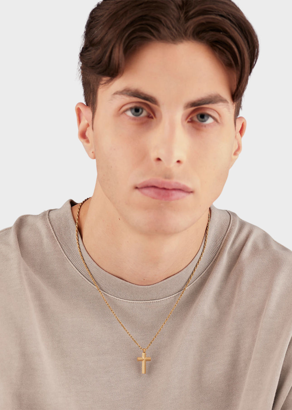 Collana Bound in acciaio con finitura pvd oro 14K e pendente a forma di croce